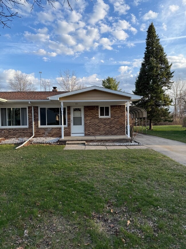 Building Photo - 1600 Lockbridge Dr