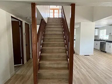 Building Photo - 135 Kachina Dr