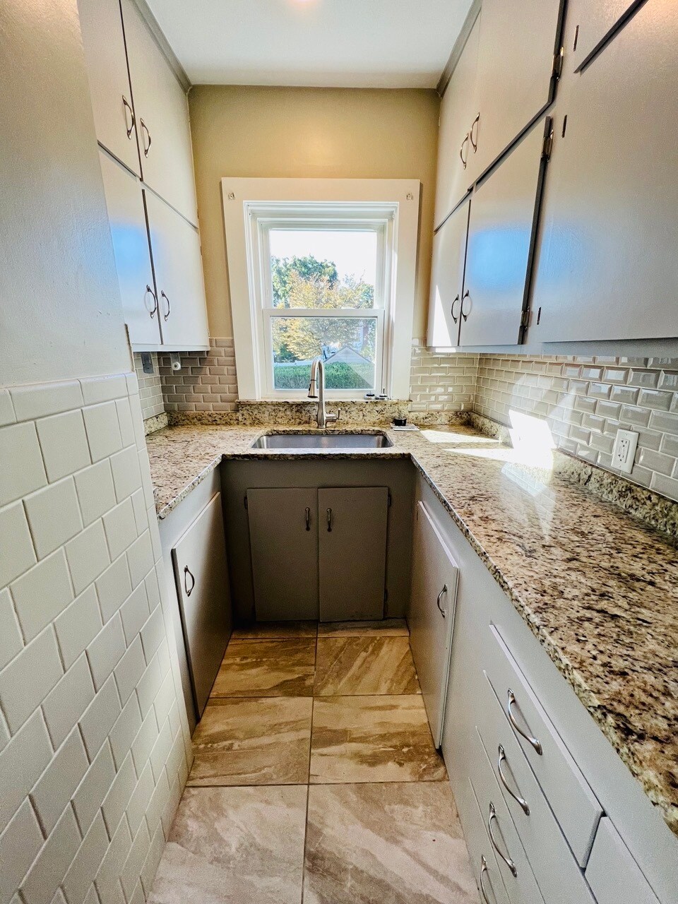 Building Photo - 16 Davis Ave