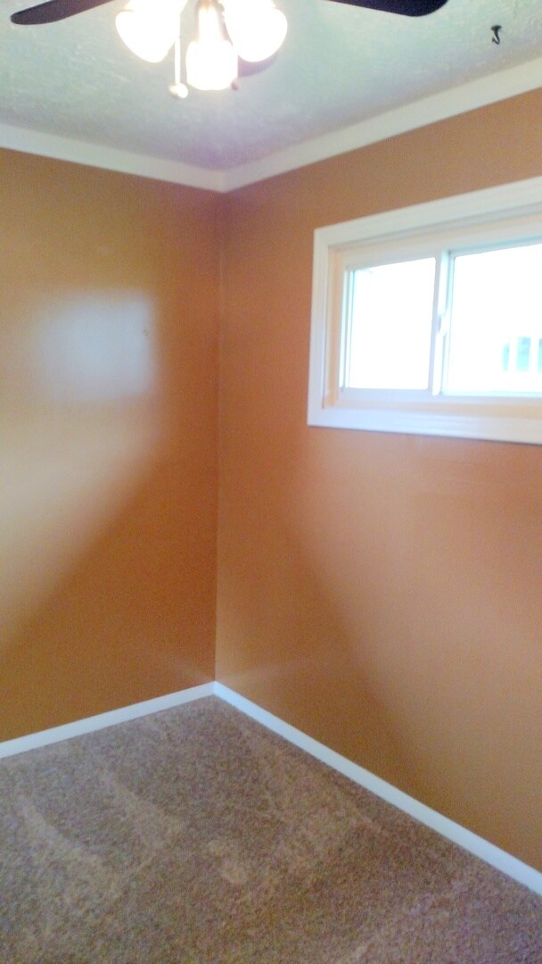 Building Photo - Two Bedroom House in Jefferson Hills With Central Air And Detached One Car Garage - Fenced In Yard