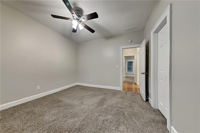 Building Photo - 601 Peach Pl