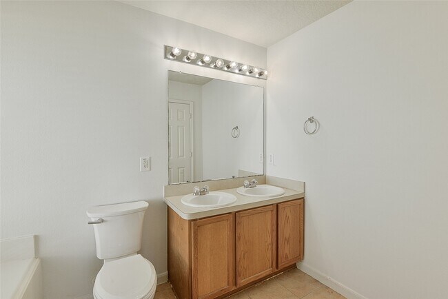 Building Photo - 2825 Woodspring Forest Dr