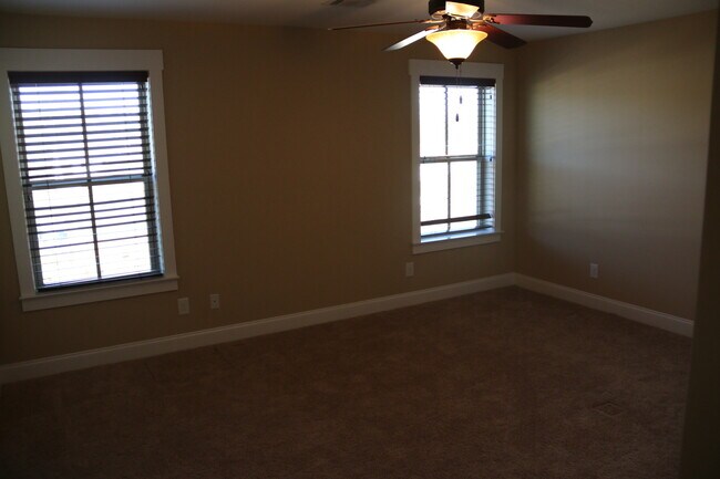 Building Photo - Executive Rental in Cypress Point S/D