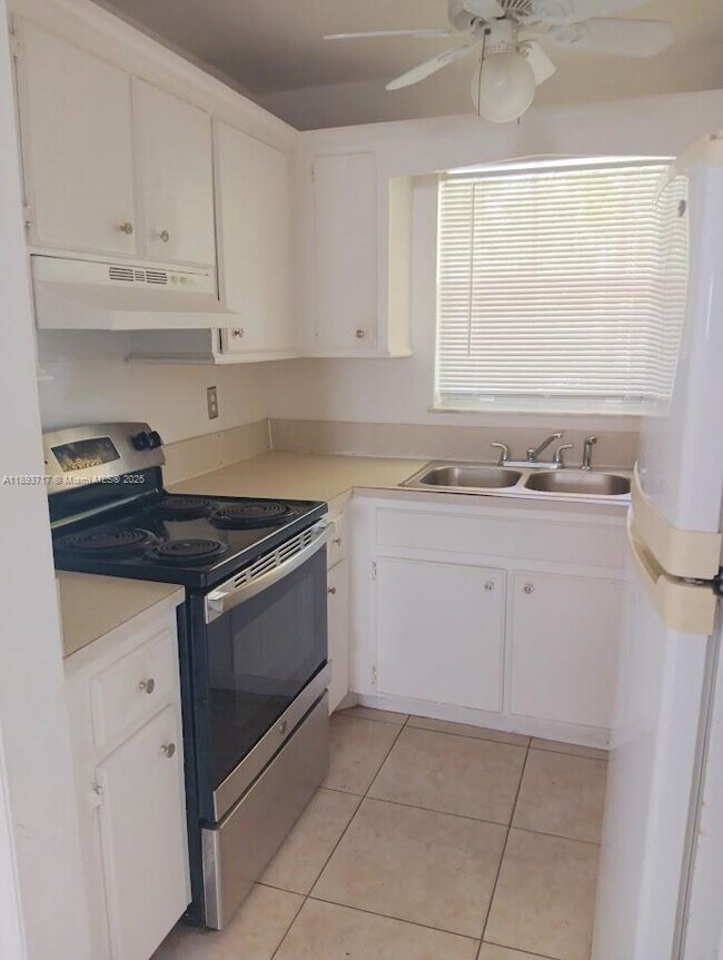 Building Photo - 1826 Cleveland St