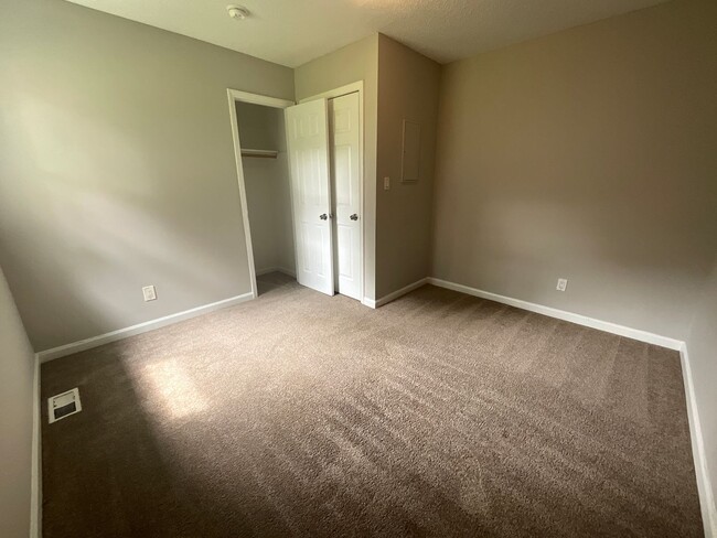 Building Photo - Now Ready in High Point! Fantastic 3 Bedro...