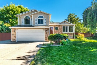 Building Photo - 582 Meadow Hill Dr