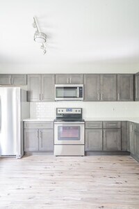 Building Photo - Spacious & Upgraded Luxury Home