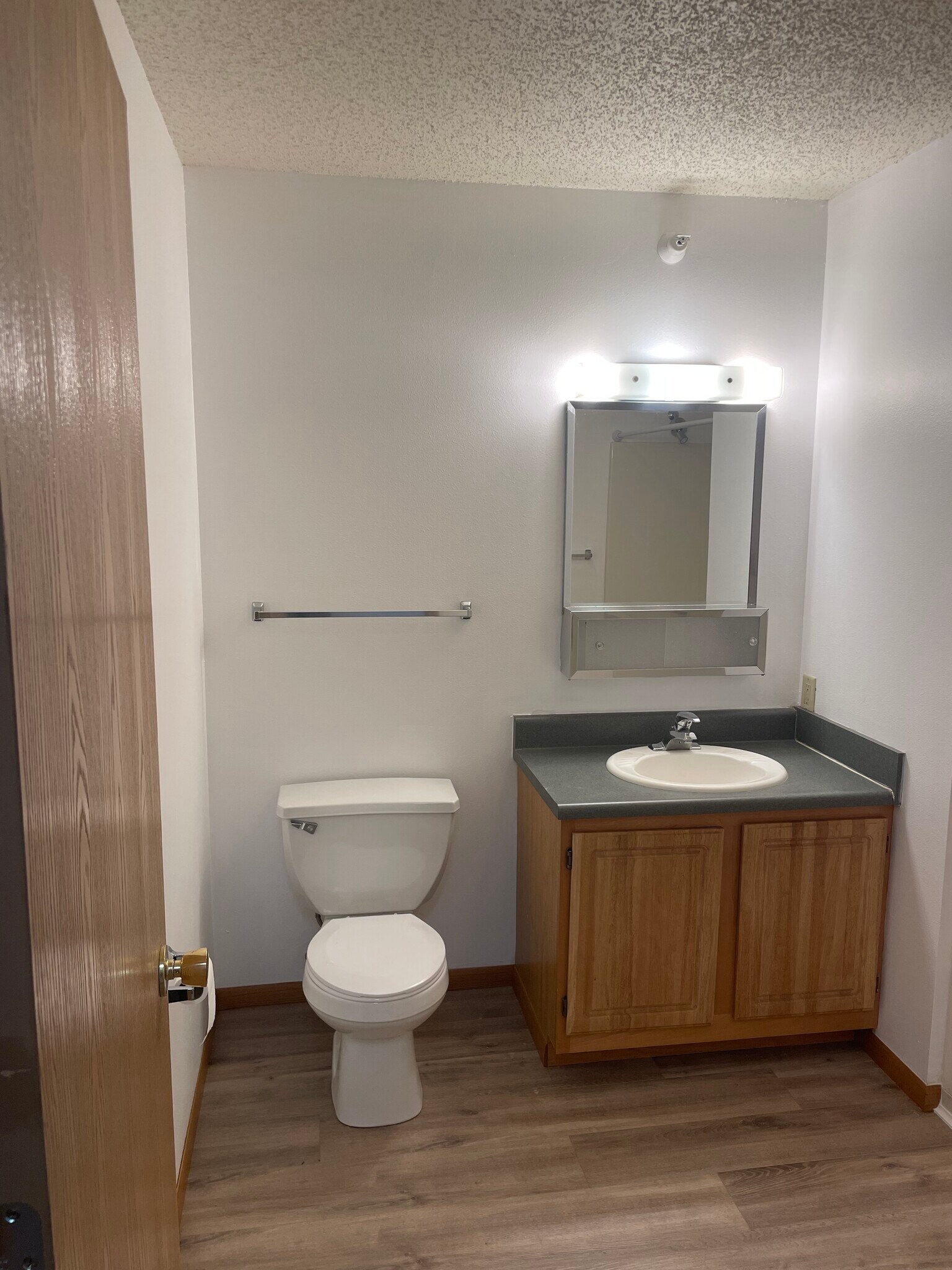 Building Photo - 664 Terrace Park Blvd