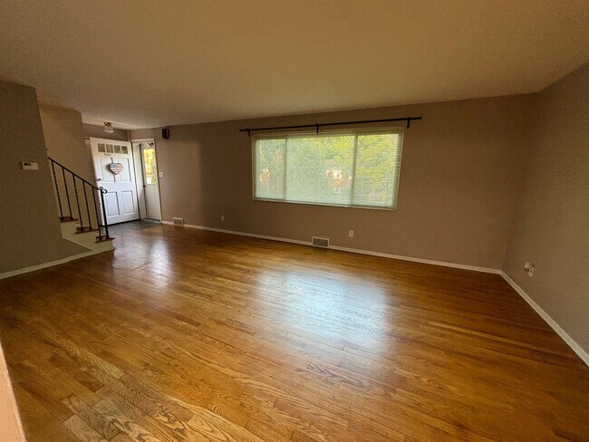Building Photo - Beautifully Updated 4-Bedroom Home in Mt. Lebanon!