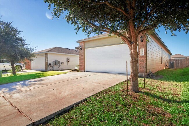 Building Photo - Glowing 3 Bedroom, 2 Bath Home Near Walter...