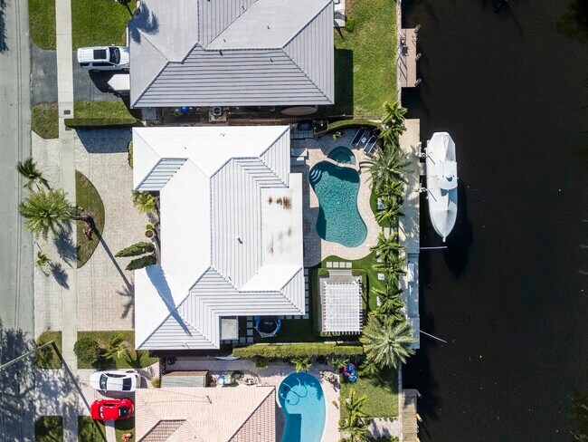 Building Photo - 6251 NE 19th Terrace