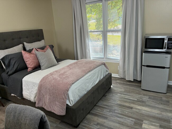 Building Photo - 410 Etowah Ave