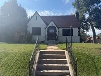 Building Photo - House For Lease