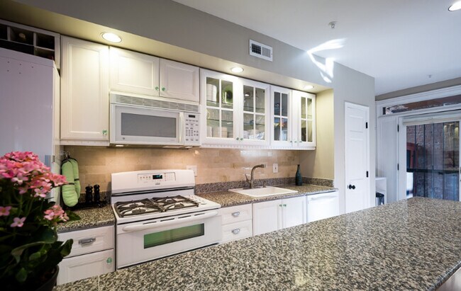 Building Photo - 1738 19th St NW