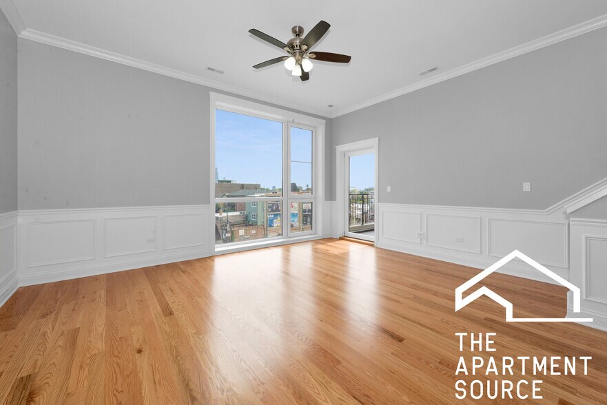 Building Photo - 520 N Western Ave