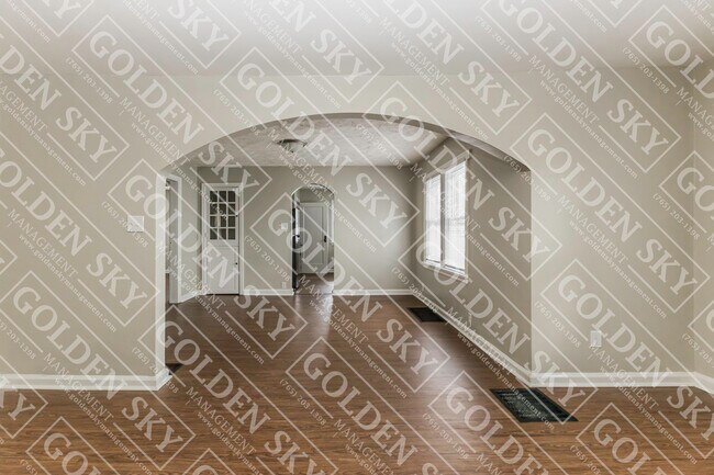 Building Photo - 206 W 13th St