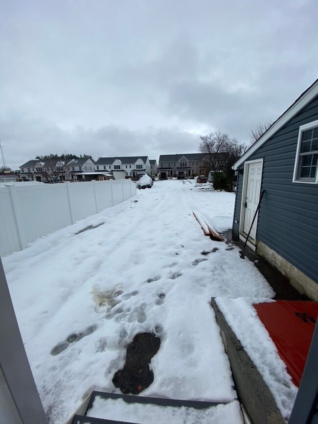 Building Photo - Awesome 3 bedroom 1.5 Bath Home in Emmaus