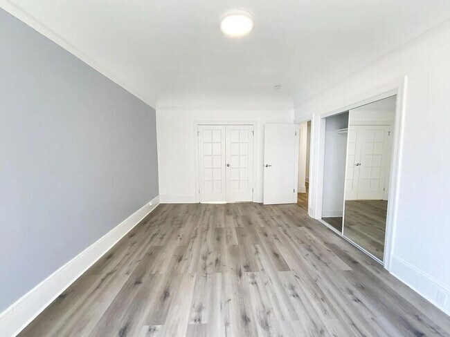 Building Photo - 525 Leavenworth St