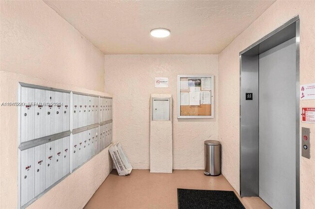 Building Photo - 7507 La Paz Blvd