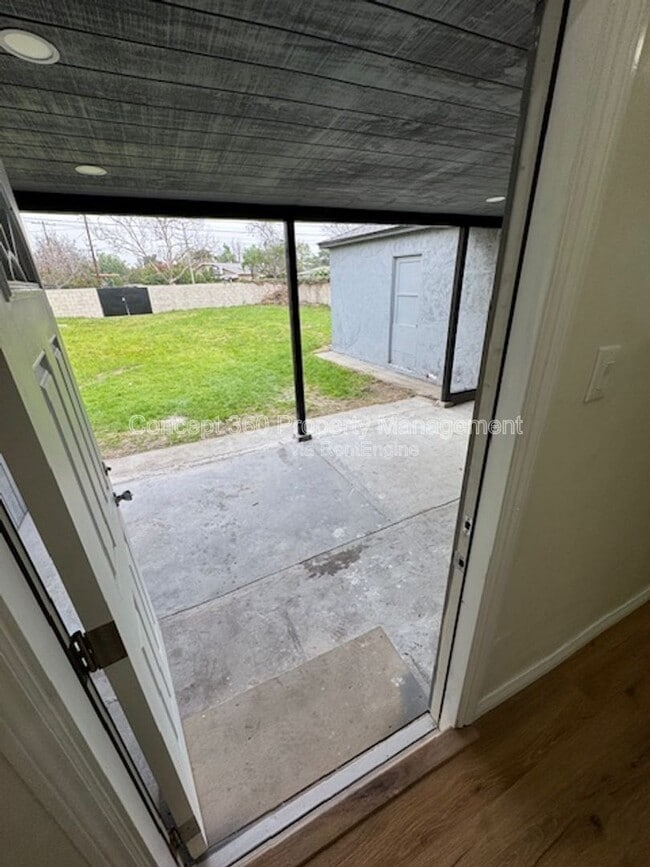 Building Photo - 5762 Cedar Ave