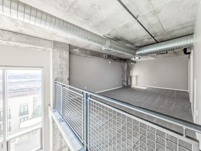 Building Photo - 2000 Bagby St