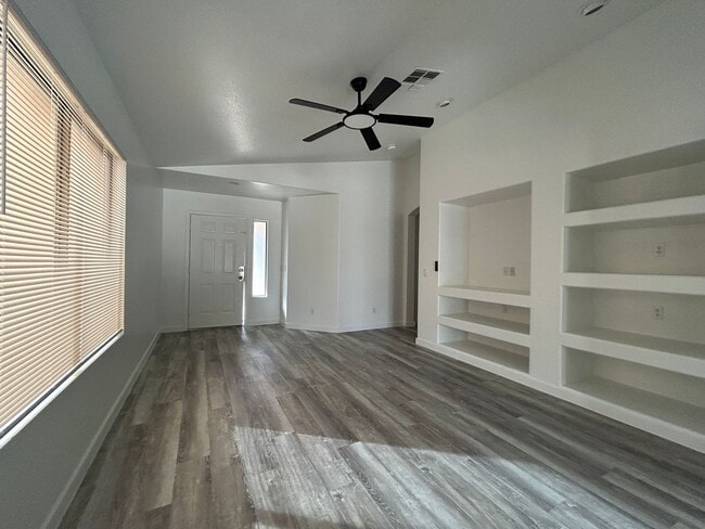 Building Photo - Beautifully Remodeled 3 Bedroom home that backs to the Golf Course