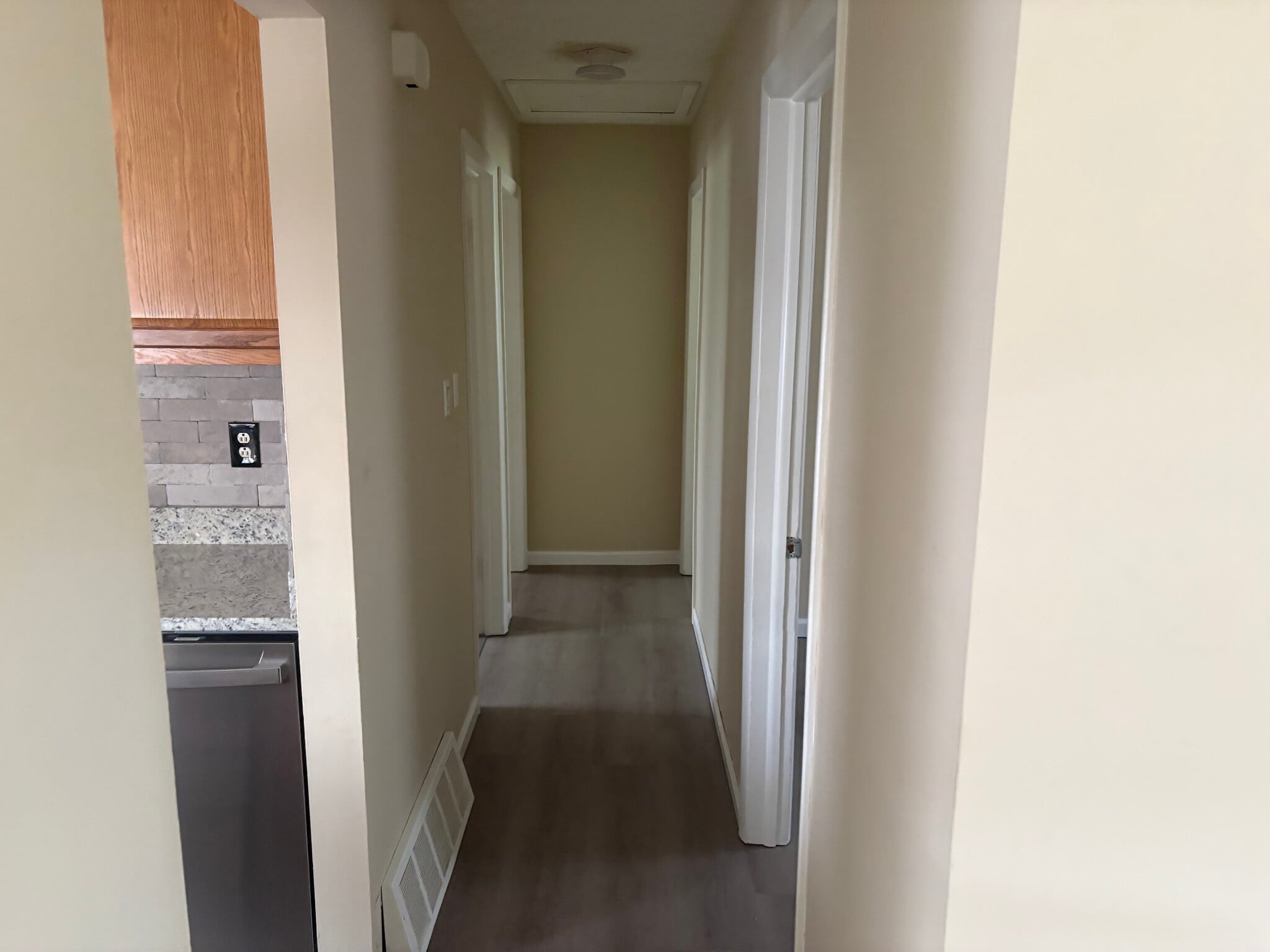 Building Photo - 1197 Silverbrook Dr