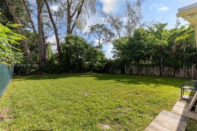 Building Photo - 129 SE 4th St