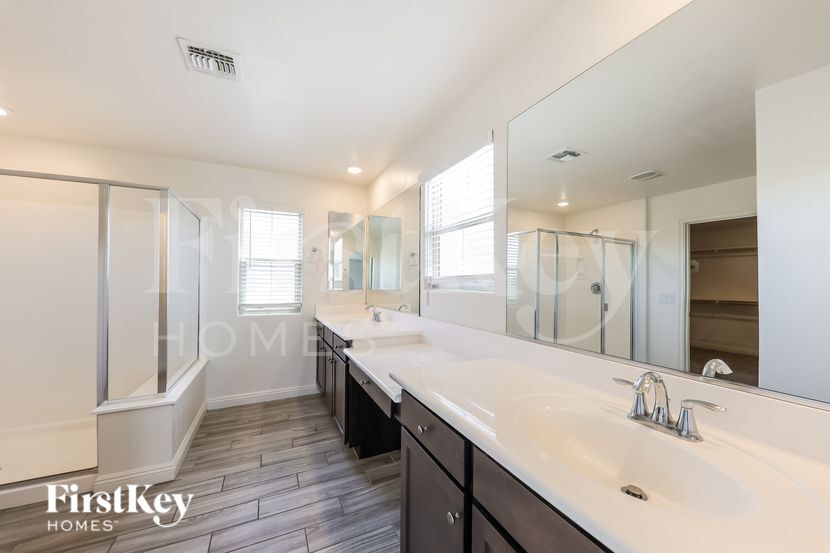 Building Photo - 11458 S 176th Dr