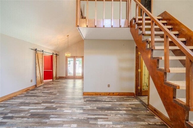 Building Photo - 3876 Higgins Rd