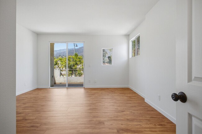Building Photo - Stylish 3-Bedroom Home with Mountain Views & Attached 2-Car Garage