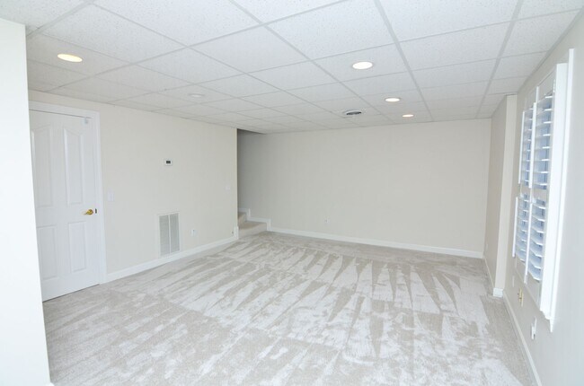 Building Photo - 604 Georgian Way