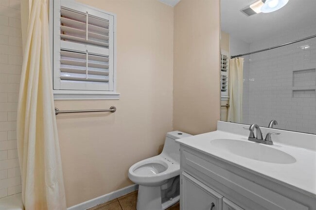 Building Photo - 10305 Caracara Dr