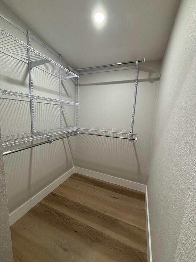 Building Photo - Fully Remodeled 3-Bedroom + Den Home for R...