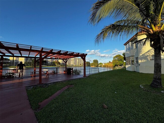 Building Photo - 1601 NE Miami Gardens Dr