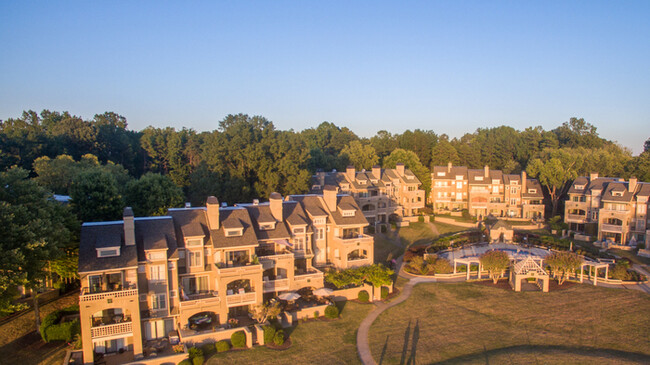 Building Photo - LUXURY LAKEFRONT LIVING!