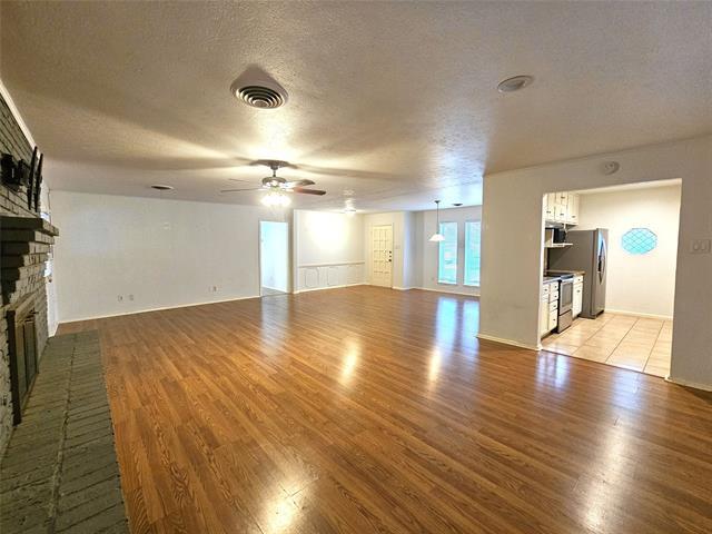 Building Photo - 1304 Oakhill Dr