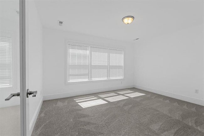 Building Photo - 114 Rainier Ln