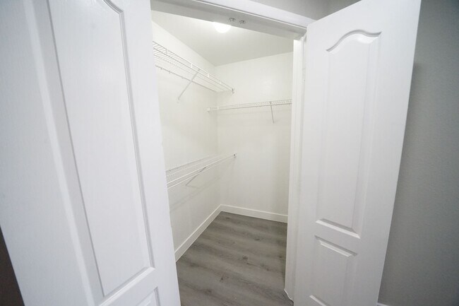 Building Photo - SHOWINGS AVAILABLE NOW