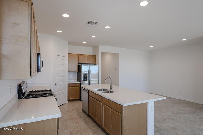 Building Photo - 26125 N 170th Ave