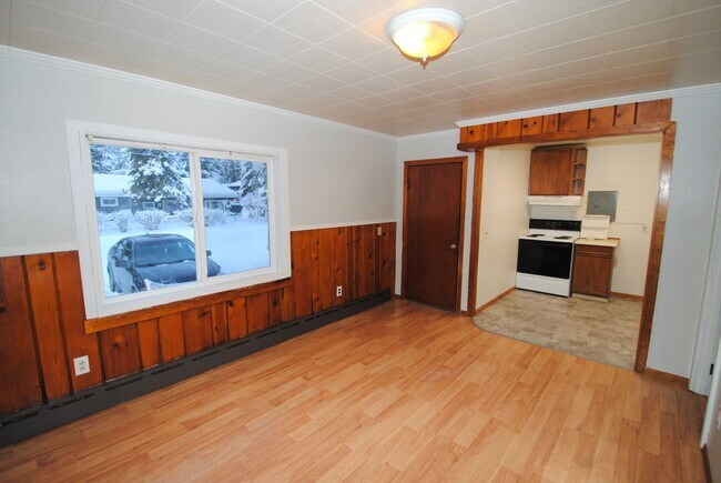 Primary Photo - B St (505)