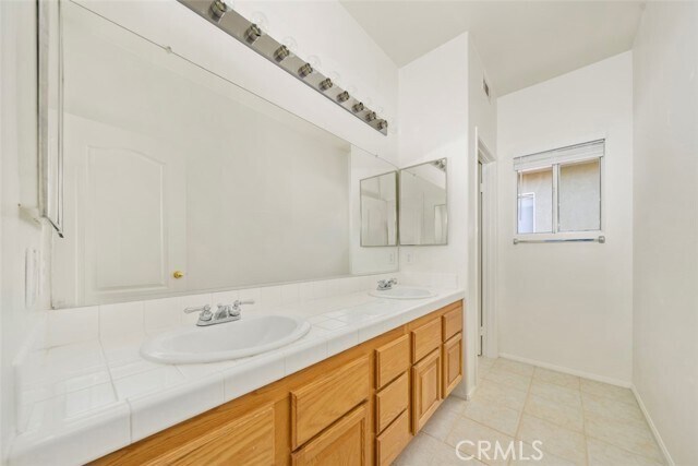 Building Photo - 17 Camarin St