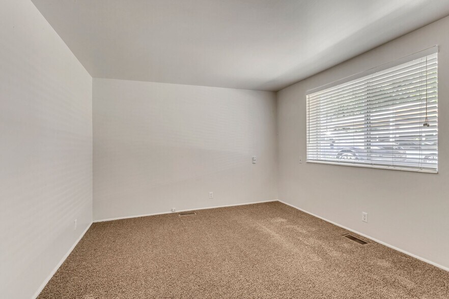 Building Photo - 2115 E 3300 S