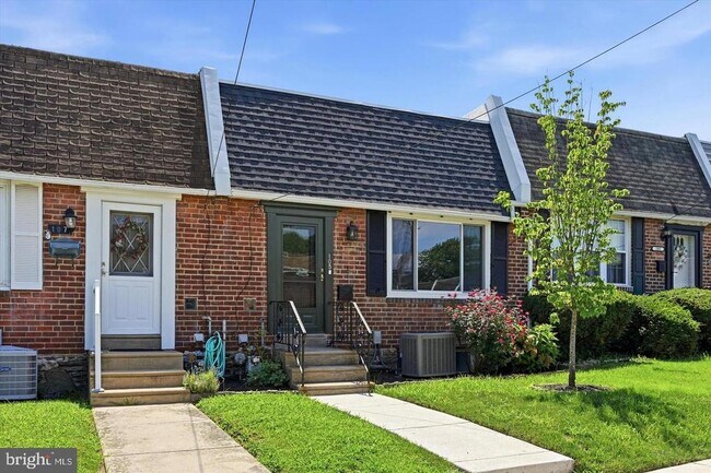 Building Photo - 105 Fronefield Ave