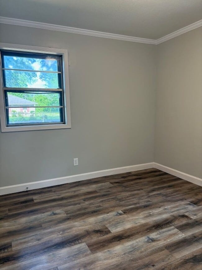 Building Photo - Renovated 3 Bedroom 1 Bath Home for Rent!