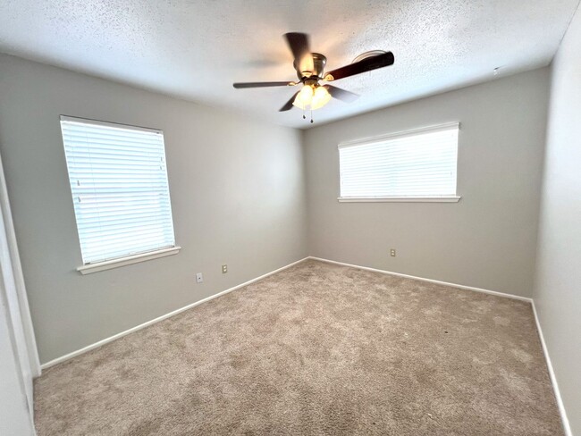 Building Photo - Move In Special 1/2 off 1st month rent ** ...