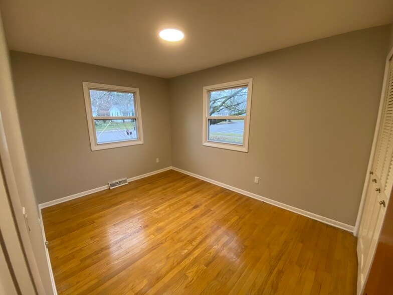 Building Photo - 1710 Greenview Ave