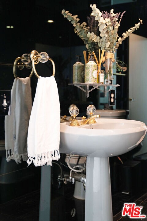 Building Photo - 4661 Bedel St