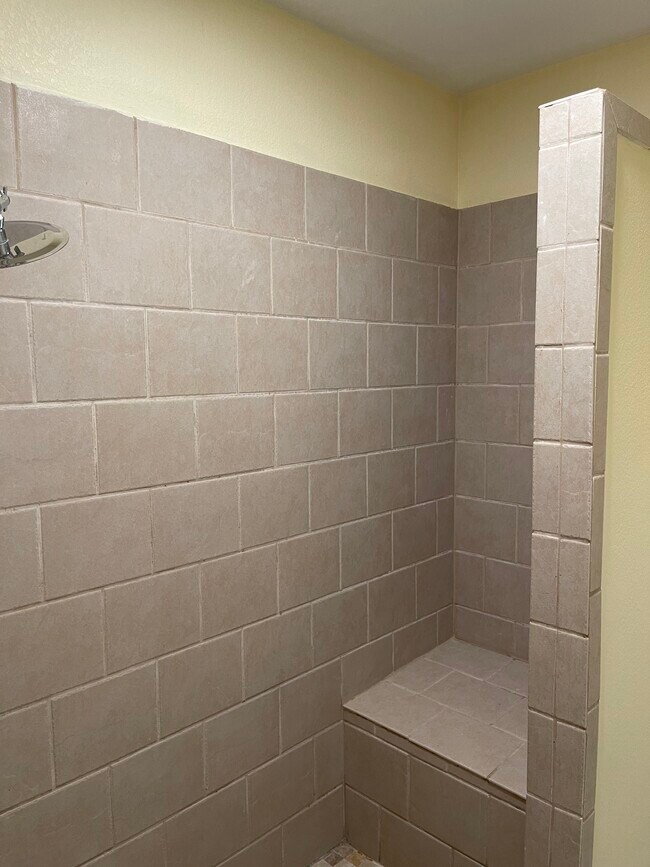 Building Photo - 15500 University Dr