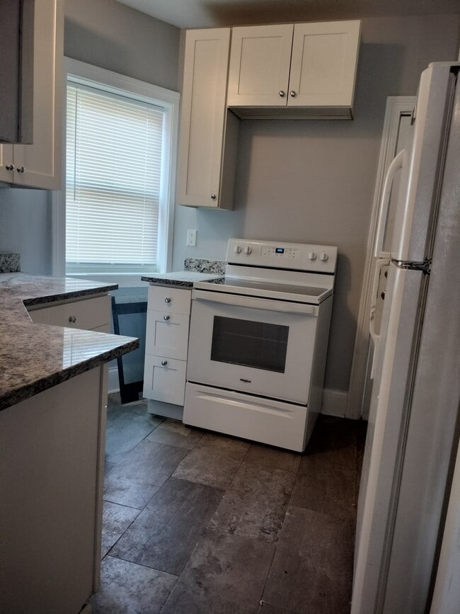 Building Photo - 7408 S Eberhart Ave